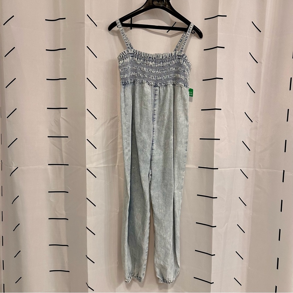 Baby Gap - Smocked Denim Jumpsuit with Washwell - 5T - NWT